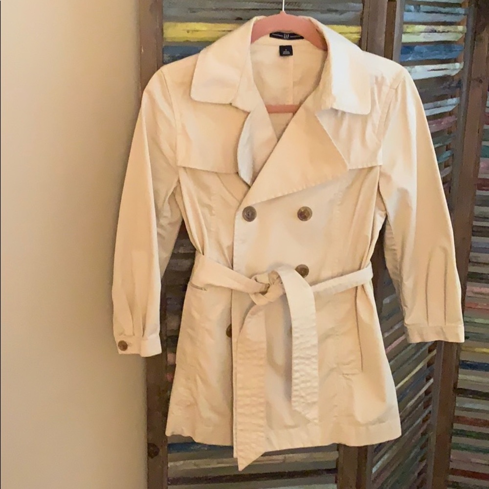Belted lightweight coat